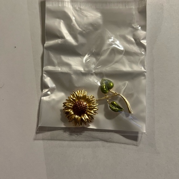 Animal and flower, brooches, and pins with Crystals and enameling - Picture 7 of 16